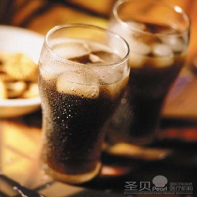 喝碳酸饮料会让牙齿坏掉吗